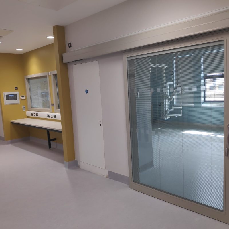 Hermetic Automatic Sliding Door with Integrated Internal Blind